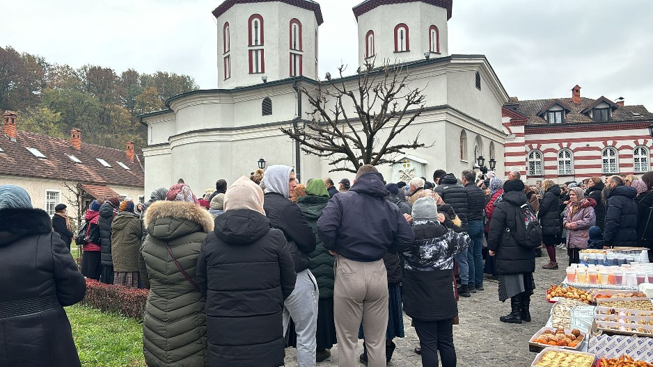 ''KLEKLA SAM PORED NJEGA I DAO MI JE BLAGOSLOV''! Ispovesti vernika na godišnjicu smrti patrijarha Pavla: Došao mi je u san (VIDEO)