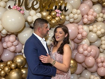 NAŠA PEVAČICA DANAS PROSLAVLJA ROĐENDAN! Ne možete ni da pretpostavite koliko godina ima, podatak je šokantan, ima dvoje dece!