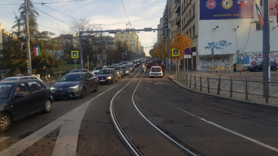 POTPUNI KOLAPS U BEOGRADU! Zahuktava se jutarnji špic - najkritičnije je u OVIM DELOVIMA GRADA! (FOTO)