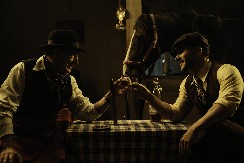 PREMIJERA: Saša Kovačević i Miki Manojlović: Filmski spektakl u novom spotu "Idu dani"