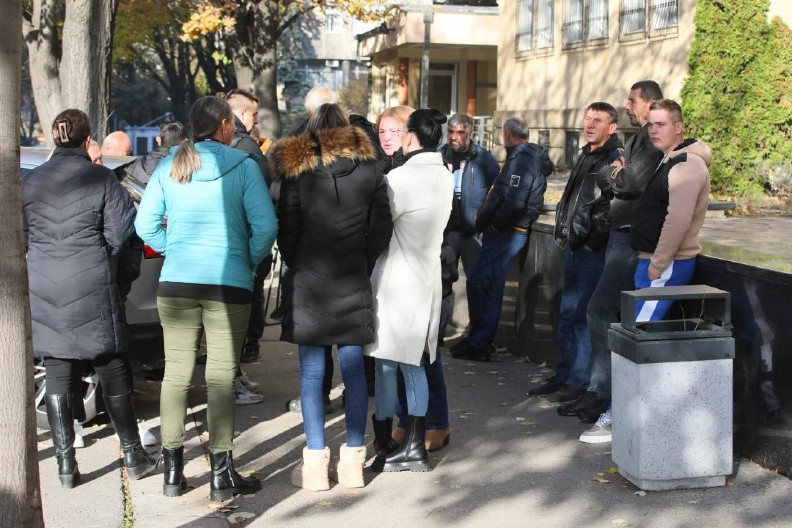 DA LI ĆE SE BLAŽIĆ IZVINITI PUNOMOĆNIKU PORODICA UBIJENIH Obećao odgovore na pitanja mimo masakra