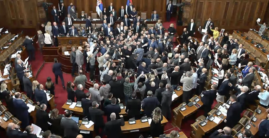 OPOZICIJA JE ODBILA DA PRISUSTVUJE MINUTU ĆUTANJA ZA STRADALE U NOVOM SADU Priznali i da su odgovorni za nasilje u Skupštini, pa ipak okrivili vlast!