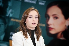 PRVA FOTOGRAFIJA TRUDNE JOVANE STOJILJKOVIĆ! Evo kako izgleda glumica koja čeka dete sa 11 godina starijim kolegom (FOTO)