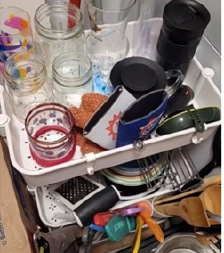 STAN MU JE VELIČINE MALO VEĆEG ORMARA, A KIRIJA JEZIVO SKUPA Ne poziva porodicu i prijatelje jer ne mogu svi da stanu u taj prostor