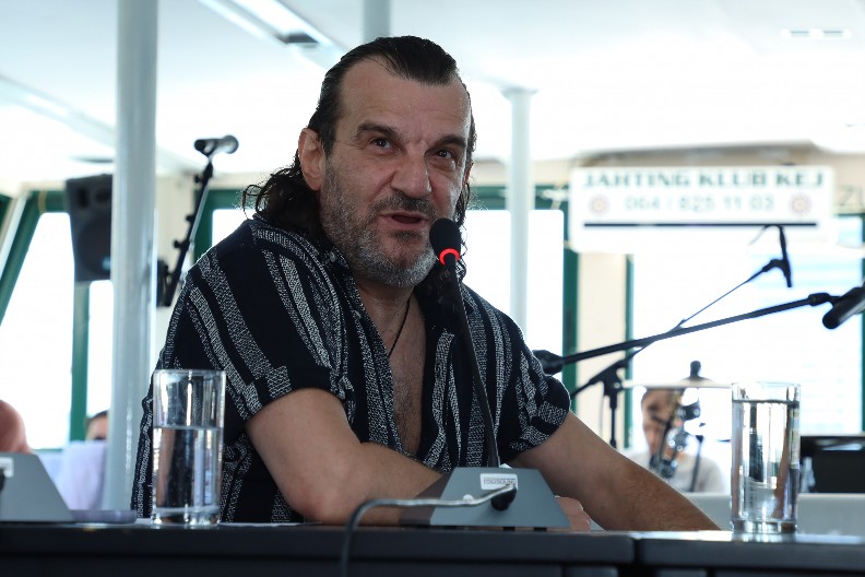 "ONA JE JEDNA OBIČNA BUDALA..." Lukas otkazao duet sa Severinom, pa je oštro osudio: "Dete i oba muža su ti Srbi..."