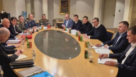 "SRBIJA MORA DA BUDE SPOSOBNA DA ZAŠTITI NAROD" Predsednik Vučić održao sastanak sa vojnim vrhom