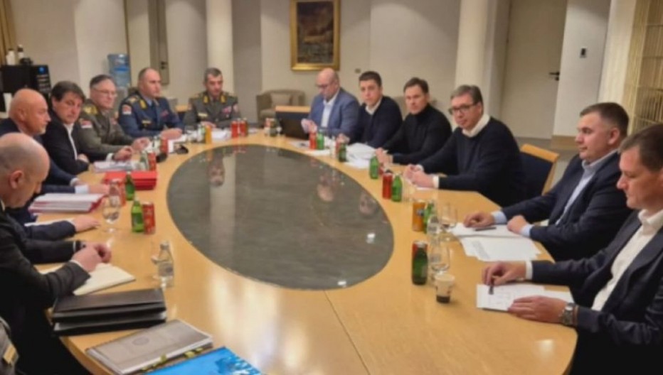 "SRBIJA MORA DA BUDE SPOSOBNA DA ZAŠTITI NAROD" Predsednik Vučić održao sastanak sa vojnim vrhom