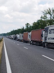 GUŽVA NA GRANIČNOM PRELAZU BATROVCI! Vozila čekaju 5 sati na izlazu, na Kelebiji i Šidu tri sata
