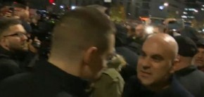 OPOZICIJA PONOVO MALTRETIRA GRAĐANE Blokirali raskrsnicu, sukobili se sa prolaznicima