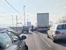 KOLAPS NA PANČEVAČKOM MOSTU ZBOG SAOBRAĆAJNE NEZGODE Velika gužva na licu mesta, vozači oprez!