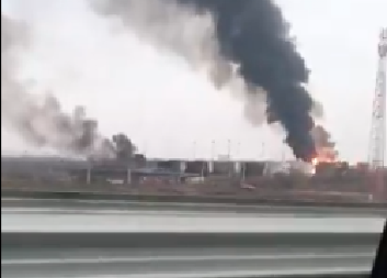 UKRAJINCI IZVRŠILI VELIKI NAPAD Bukti veliki požar u skladištu nafte u Rostovskoj oblasti