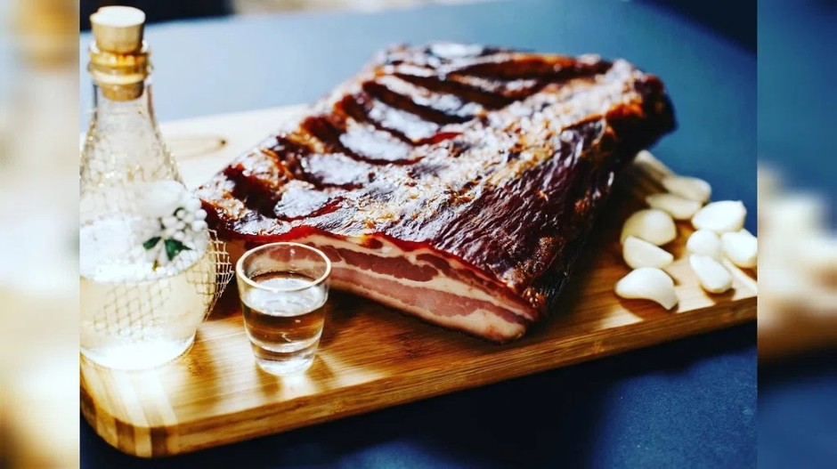 KAD DOĐE ZIMA SRBI MASOVNO NAVALE NA BELI LUK Evo kako najbrže neutralisati loš zadah, da ljudi u prevozu ne "crkavaju" zbog vas