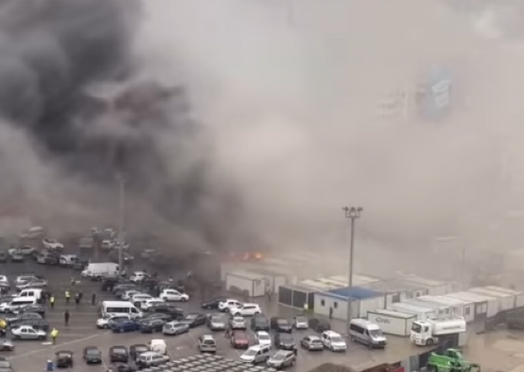 ZAPALILI SE KONTEJNERI ZA RADNIKE! Lokalizovan požar kod stare autobuske stanice