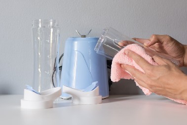 OČISTITE BLENDER ZA MANJE OD 60 SEKUNDI A nema ni rastavljanja ni ribanja