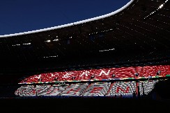 ZVEZDA BAJERNA PIJAN PRED DERBI Policija zaustavila Lambordžini od 200.000 evra, fudbaler završio u stanici