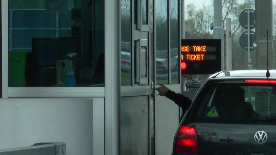 POSLEDNJEG DANA VIKENDA POJAČAN SAOBRAĆAJ! Određene deonice pod snegom, građanima upućen APEL!