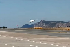 SNIMAK STRAVE IZ HRVATSKE! Avion pokušava da sleti na pistu, vetar ga zanosi: Potez pilota sprečio NAJGORI SCENARIO! (VIDEO)