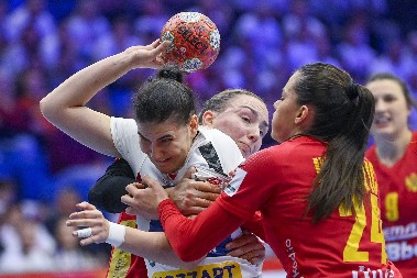 BITI ILI NE BITI ZA NAŠE DEVOJKE Rukometašice Srbije igraju verovatno odlučujući meč na Evropskom prvenstvu