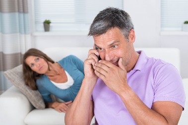 ŠVALERA ĆETE LAKO PREPOZNATI Ne padajte na slatke reči, muškarac koji vara uvek izgovara ove fraze