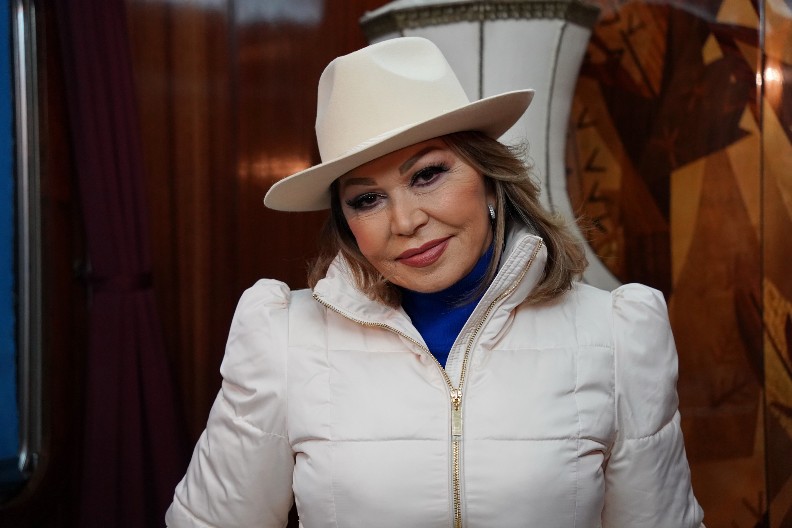 OD TREME PRED TITOM DO PEVANJA SA GADAFIJEM Neverovatne životne priče pevačice Nede Ukraden