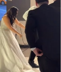 PUKLE PANTALONE KAO ĐEVĐIR, SEVNULE GAĆE Mladoženja skoro ostao go, gosti trčali da mu pomognu