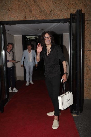 NIKADA NISAM ZNAO SA PARAMA Pevačica Raletu platila dug od 250.000 maraka, a Saša Popović mu je oprostio sve samo da mu više ne traži novac!