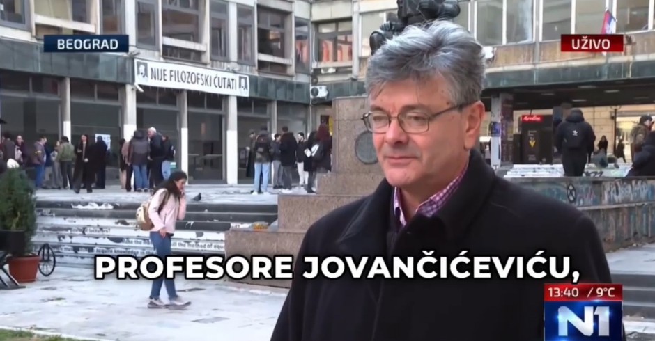 SADA JE SVE JASNO! Opozicija organizuje lažni protest studenata: N1 prećutao da je “profesor” istovremeno i potpredsednik DS!