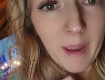 ŠOK U DNEVNOJ SOBI Majka četvoro dece pomerila kauč i zaledila se od straha – „Molim vas, pošaljite pomoć!“ (VIDEO)