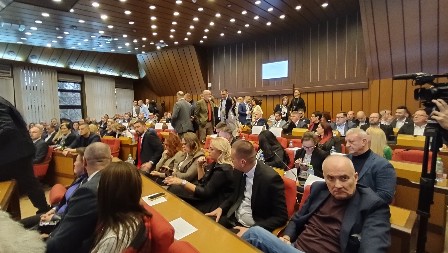 I DEO OPOZICIJE GLASAO PROTIV SMENE GRADONAČELNIKA NOVOG SADA Ovo su rezultati glasanja