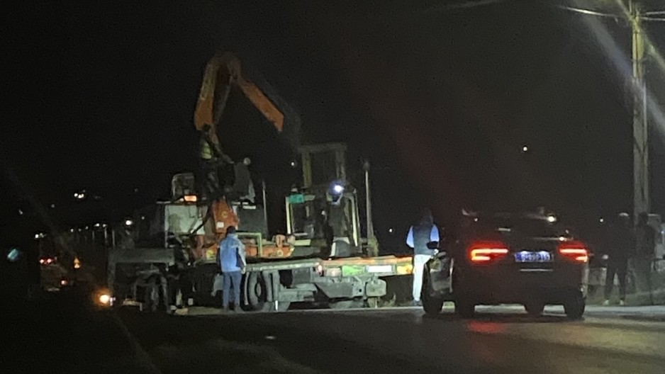 NESVAKIDAŠNJA SAOBRAĆAJNA NESREĆA KOD ČAČKA Viljuškar sleteo u kanal (FOTO)