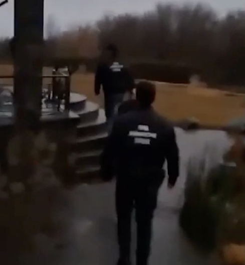 OVAKO SU STAVLJENE LISICE NA RUKE "LOKALNOM ŠERIFU" DRAGANU TIKIĆU Poreskim prevarama oštetio budžet države (VIDEO)