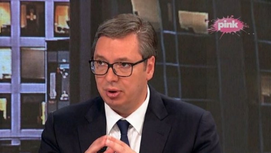 TAČNO U 21 ČAS: Vučić večeras u "Hit tvitu"