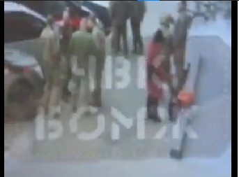 NOVA JEZIVA TAKTIKA RUSKIH OBAVEŠTAJACA ILI OSVETA MAJKE? Ukrajinski vojnici tek došli sa Kosova, žena ih RAZNELA NA ULICI: Širi se UZNEMIRUJUĆI snimak