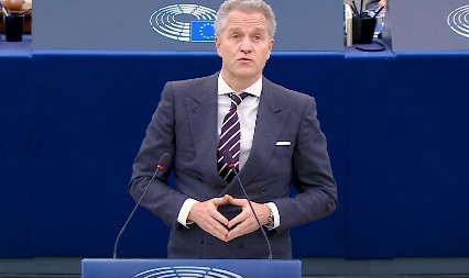 NEMAČKI POSLANIK "Nemiri u Srbiji su poslednji grč globalne mreže koja je decenijama organizovala takve proteste"