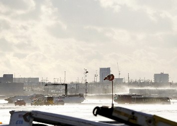 "VISILI SMO NAGLAVAČKE KO SLEPI MIŠEVI, SVE JE GOREO" Preživeli putnici aviona koji je pao u Torontu ispričali jezive detalje