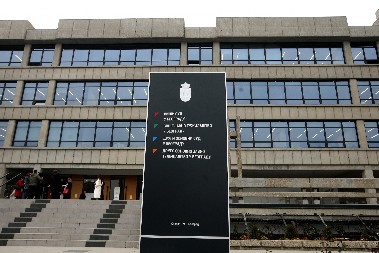 PODNETO JOŠ DESETINE USTAVNIH ŽALBI ZBOG OBUSTAVE RADA OSNOVNIH I SREDNJIH ŠKOLA