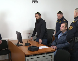 MONSTRUM IZ KALESIJE UDAVIO SINA I ŽENU, POGLEDAJTE KAKO SE PONAŠA U SUDNICI Tužilac do detalja opisao zločin (VIDEO)