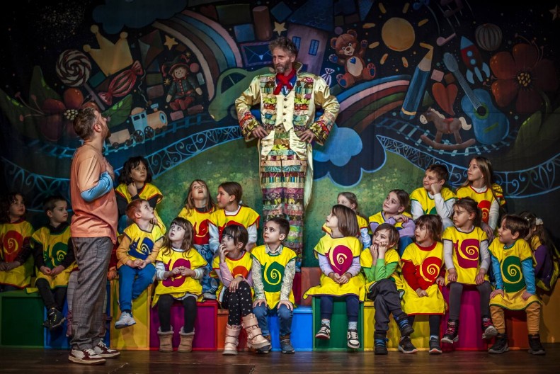 PREMIJERA PREDSTAVE „U SVETU POSTOJI JEDNO CARSTVO“ U POZORIŠTU PUŽ