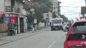 VOZAČ UDARIO AUTOM U BANDERU, DEO ČAČKA OSTAO BEZ STRUJE: Hitna pomoć izašla na mesto udesa