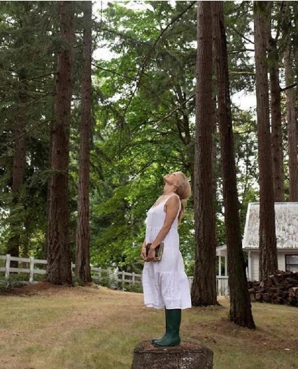 BILA JE ŽELJA SVIH MUŠKARACA, A SAD ŽIVI U ŠUMI Zanosna plavuša glamur zamenila farmom