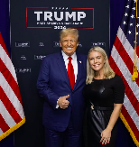 LEPA, SNAŽNA, AMBICIOZNA Ko je Karolina Livit, najmlađa portparolka u istoriji Bele kuće? (FOTO)