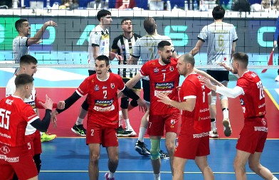 DOMINANTNO DO PEHARA Odbojakši Radničkog razbili Partizan i osvojili trofej posle 15 godina