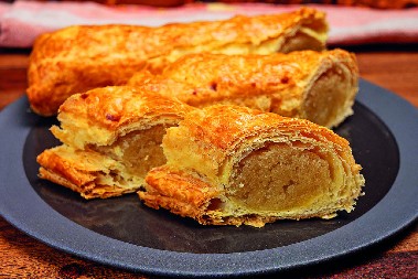 KRALJEVSKI KOLAČ Savršenog ukusa, a odlično ide uz šoljicu kafe