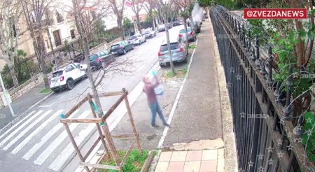 ISPLIVAO SNIMAK! Ruski konzulat napadnut molotovljevim koktelima (VIDEO)