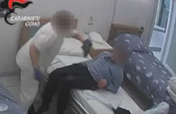 STRAVIČNE SCENE U STARAČKOM DOMU Osoblje tuklo bespomoćnog pacijenta, sve snimljeno (VIDEO)