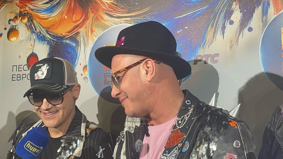 DEVOJKA SALETA TROPIKA PLAČE U BEKSTEJDŽU! Kamere snimile trenutak, van sebe je