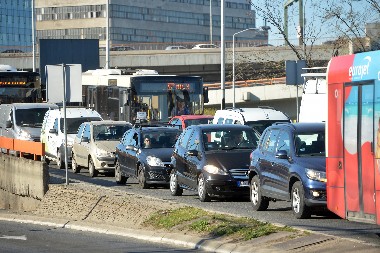 SAOBRAĆAJ KA NOVOM BEOGRADU U "CRVENOM"! Potpuni haos oko Autokomande! (FOTO)
