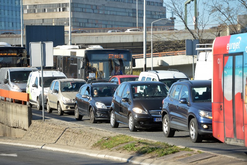 SAOBRAĆAJ KA NOVOM BEOGRADU U "CRVENOM"! Potpuni haos oko Autokomande! (FOTO)