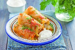 JOŠ UVEK JE VREME ZA OMILJENI RUČAK Sarma kao kod bake, po njenom receptu