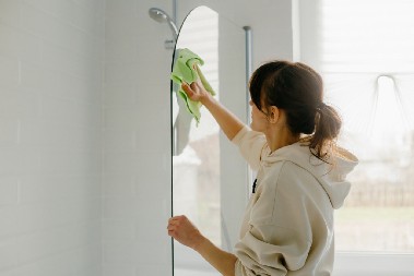 MILINO OGLEDALO BLISTA KAO DIJAMANT Nikada nema problema sa tragovima od vode jer koristi ovu sitnicu, probajte i vi